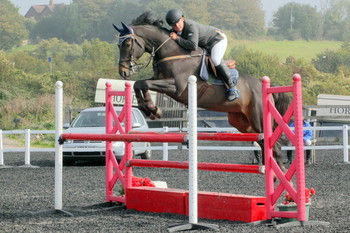 Ben Parnaby Wins Dodson & Horrell 1.05m National Amateur Second Round at Pyecombe Horse Show